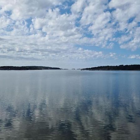 Foertjusande Gaesthus Med Parkering Fjallbacka Bagian luar foto