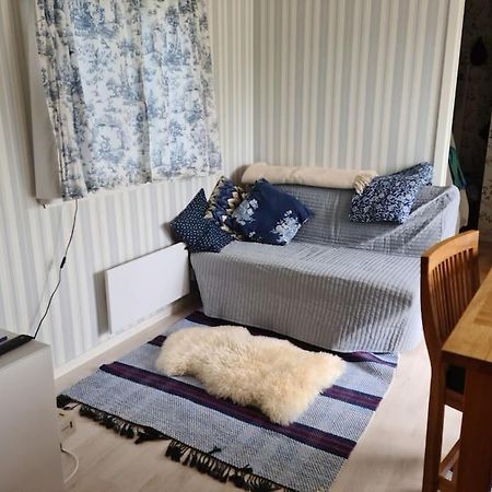 Foertjusande Gaesthus Med Parkering Fjallbacka Bagian luar foto